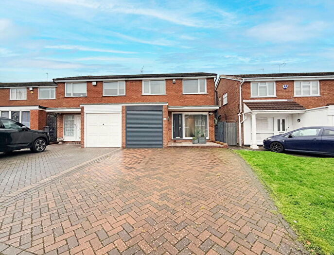 3 Bedroom Semi Detached House For Sale In Jasmin Croft, Birmingham, B14