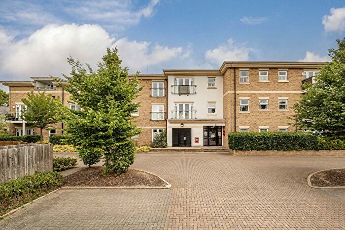 2 Bedroom Flat To Rent In Dyas Road, Lower Sunbury, TW16