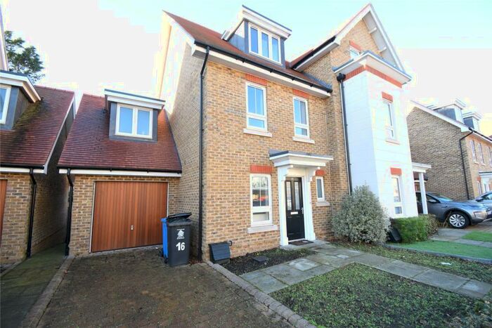 3 Bedroom Semi-Detached House To Rent In Brambling Way, Maidenhead, Berkshire, SL6