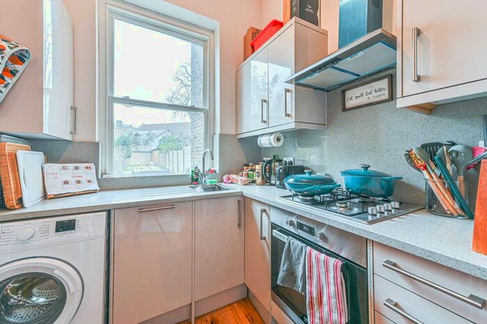 2 Bedroom Flat To Rent In Endlesham Road, Balham, London, SW12