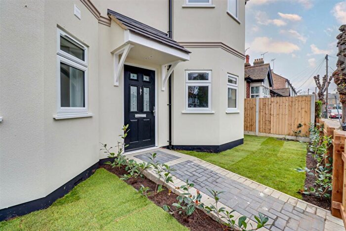 2 Bedroom Apartment For Sale In * Ground Floor * St. Benets Road, Southend-On-Sea, SS2