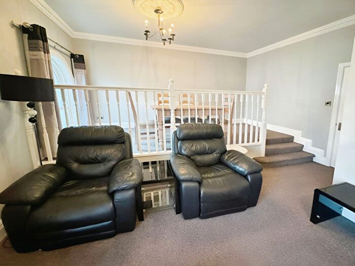 1 Bedroom Flat To Rent In Prince Of Wales Apartments, Esplanade, Scarborough, North Yorkshire, YO11