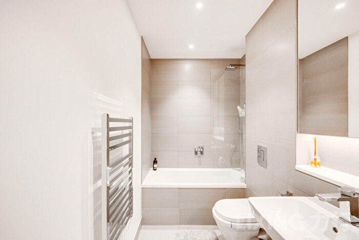 1 Bedroom Apartment For Sale In Dock Street, Aldgate, E1