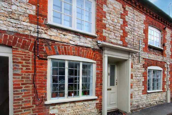 3 Bedroom Terraced House To Rent In Sussex Road, Petersfield, Hampshire, GU31