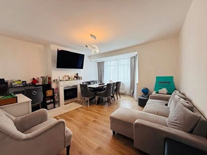 2 Bedroom Property To Rent In Northcroft Avenue, Slough, Buckinghamshire, SL2