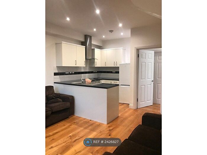 2 Bedroom Flat To Rent In Heathfield Park, London, NW2