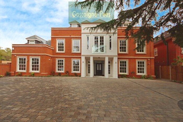 2 Bedroom Flat To Rent In Fairmile Lane, Cobham, KT11