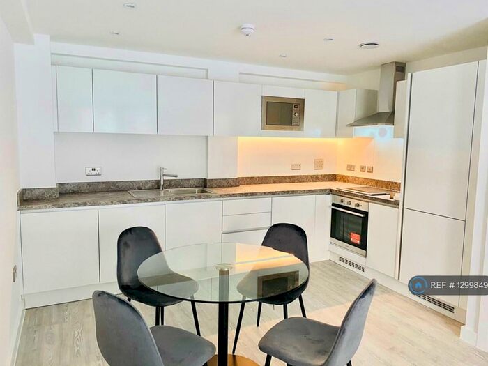 2 Bedroom Semi-Detached House To Rent In Middlewood Plaza, Manchester, M5