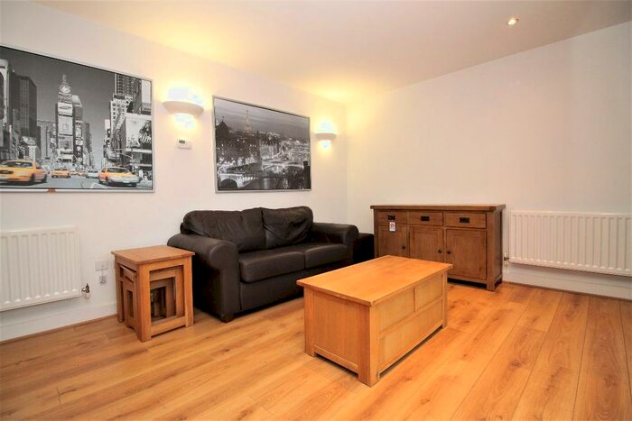 2 Bedroom Flat To Rent In Elektron Tower, Blackwall Way, E14
