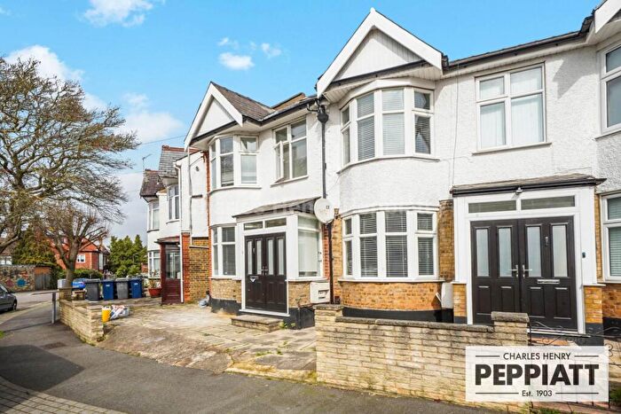 2 Bedroom House To Rent In Hutton Grove, Woodside Park, N12