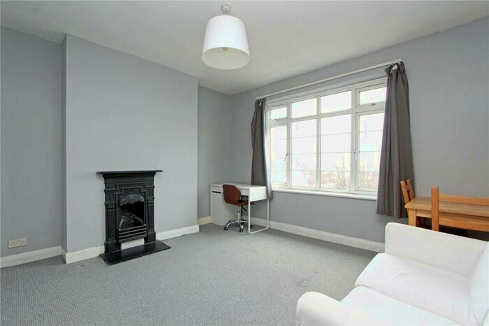 2 Bedroom Apartment To Rent In Risborough Close, Muswell Hill, N10