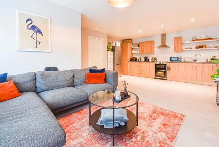 2 Bedroom Apartment For Sale In Park Way, Newbury, Berkshire, RG14