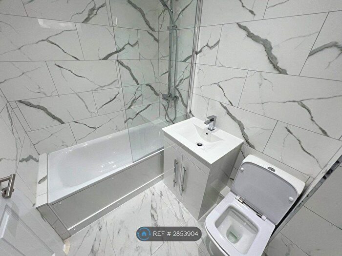 2 Bedroom Flat To Rent In Desborough Court, London, SE25