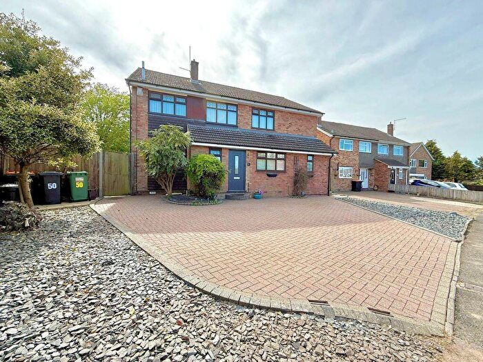 6 Bedroom Detached House For Sale In Lowther Road, Dunstable, LU6