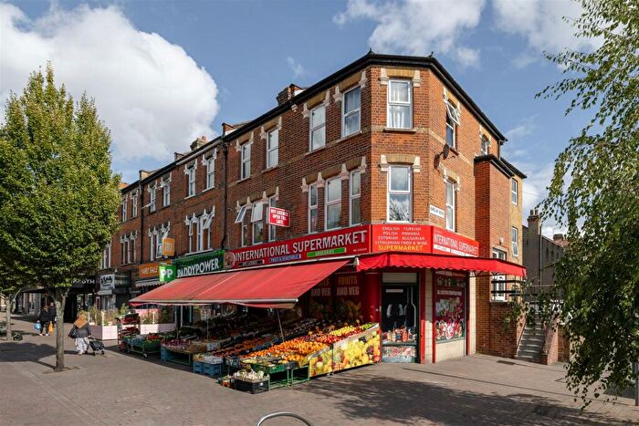 2 Bedroom Flat To Rent In High Road Leytonstone, Leytonstone, E11