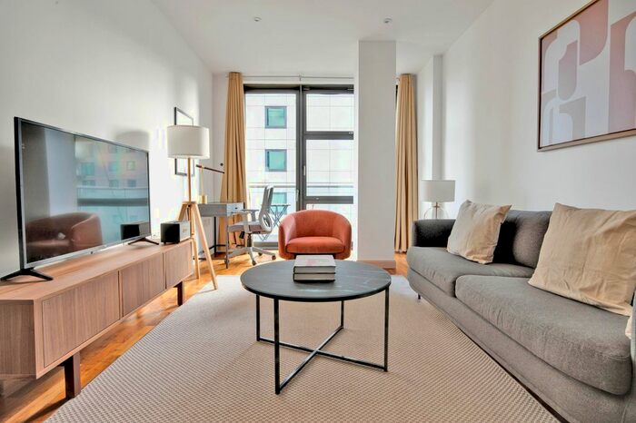 2 Bedroom Flat To Rent In Canary Wharf, London, E14