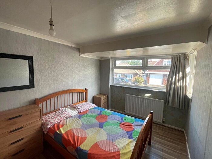 4 Bedroom Semi-Detached House To Rent In West Bromwich, B70