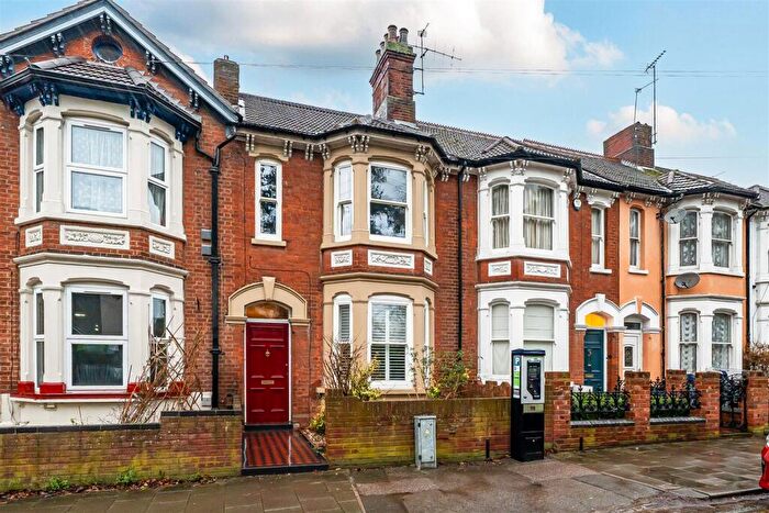 4 Bedroom Terraced House For Sale In Foster Hill Road, Bedford, MK41