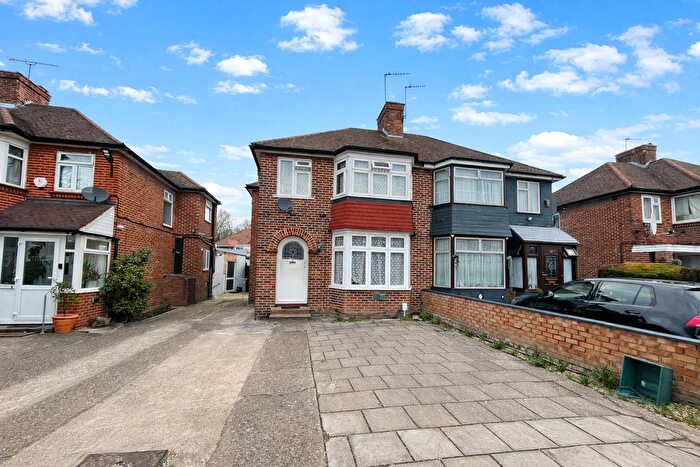 3 Bedroom Detached House To Rent In Avenue Crescent, Cranford, Middlesex, TW5
