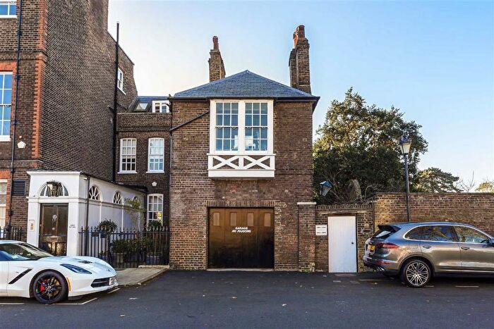 3 Bedroom Property To Rent In Kew Green, Kew, Richmond, TW9