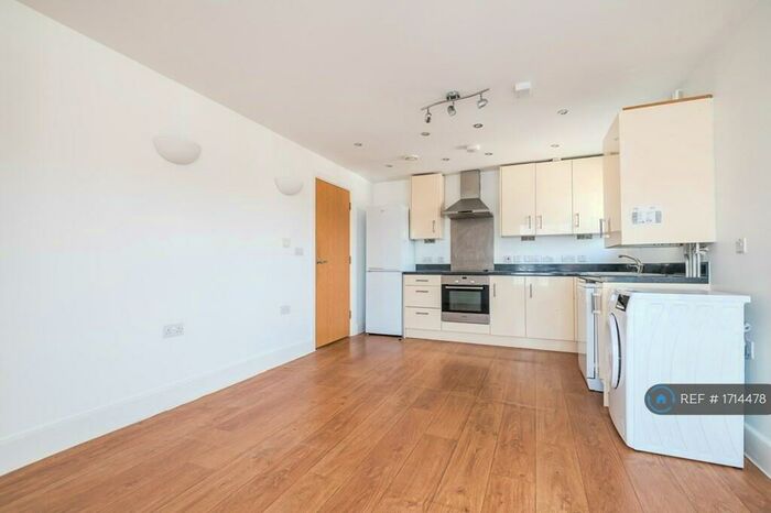 2 Bedroom Flat To Rent In Croydon, London, CR0