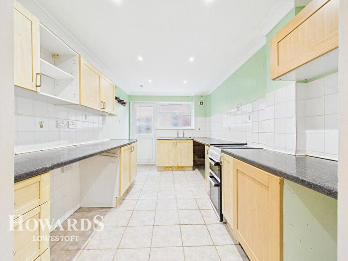 3 Bedroom Detached House For Sale In Oulton Street, Lowestoft, NR32