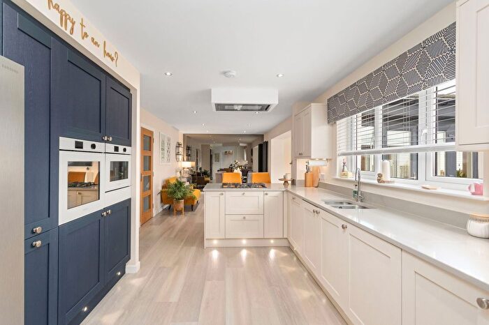 5 Bedroom Detached House For Sale In Threipmuir Walk, Murieston, Livingston, EH54