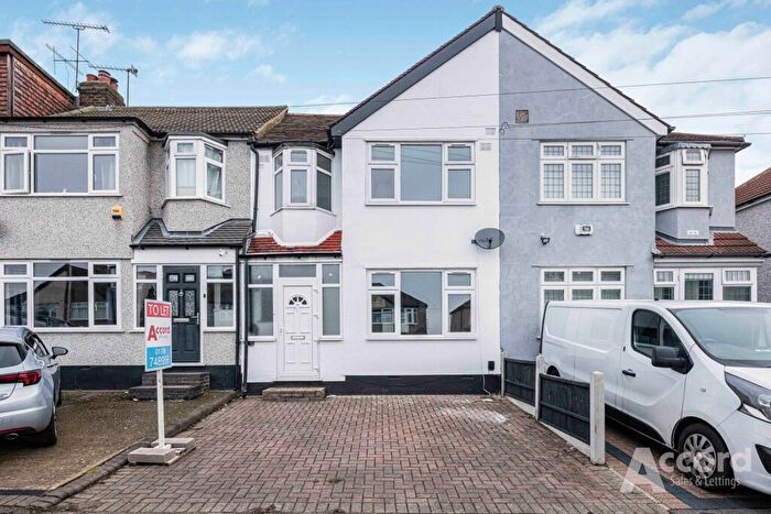 3 Bedroom Terraced House For Sale In The Drive, Collier Row, RM5