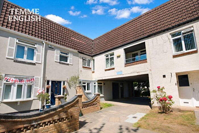 1 Bedroom Flat For Sale In The Chignalls, Laindon, Basildon, SS15
