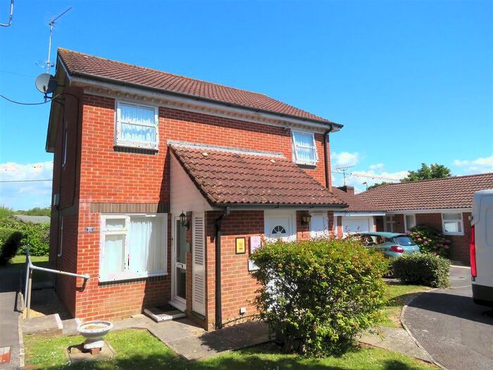 2 Bedroom Flat To Rent In Floriston Gardens, New Milton, BH25