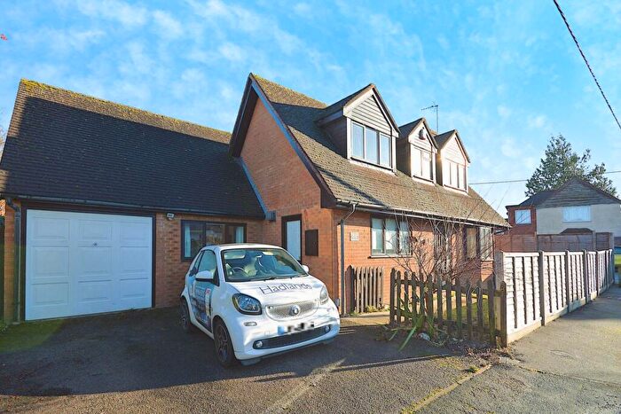 3 Bedroom Detached House For Sale In Manor Road, Tring, HP23