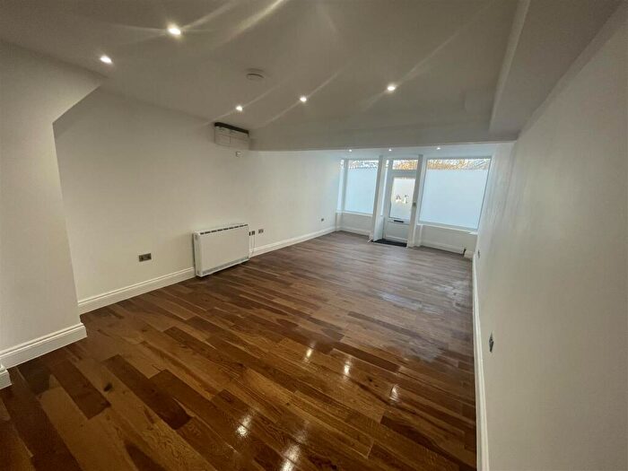 Apartment To Rent In Elm Grove, Brighton, BN2