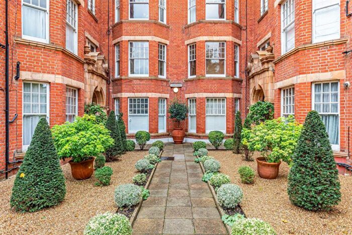 1 Bedroom Flat For Sale In Elm Bank Mansions, Barnes, London, SW13