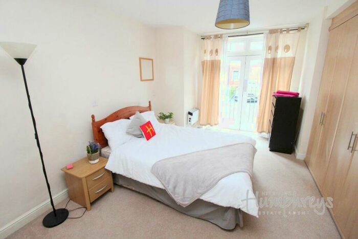 2 Bedroom Apartment To Rent In Middlepark Drive, Northfield - - Viewings, B31