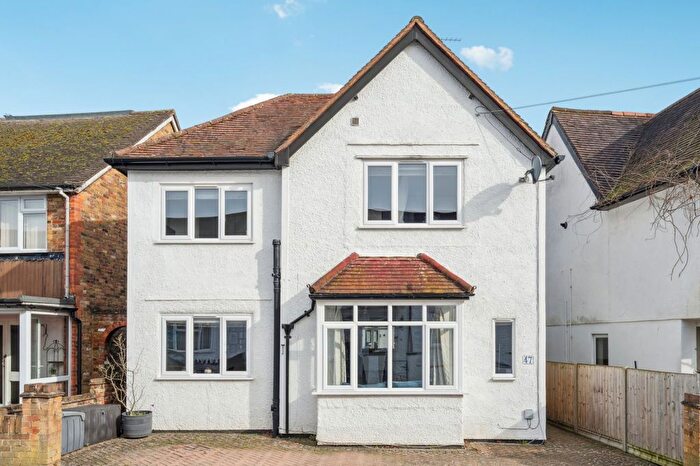 4 Bedroom Detached House For Sale In Orchard Grove, Chalfont St. Peter, Gerrards Cross, Buckinghamshire, SL9