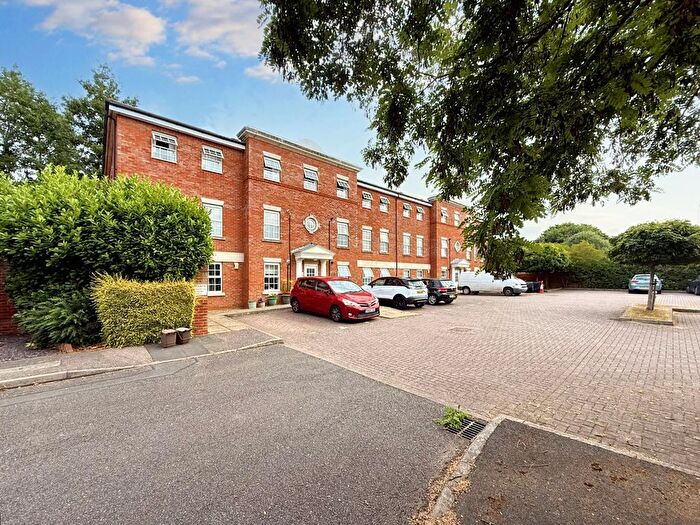 2 Bedroom Flat For Sale In Fusilier Way, Weedon, Th., NN7