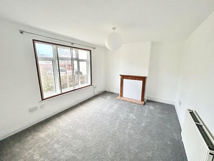 2 Bedroom Apartment To Rent In Bitterne Road West, Southampton, SO18