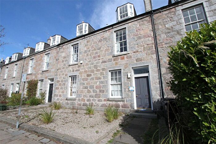 2 Bedroom Flat To Rent In Victoria Street, Aberdeen, AB10