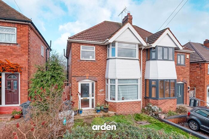 3 Bedroom Semi Detached House For Sale In Farren Road, Birmingham, B31