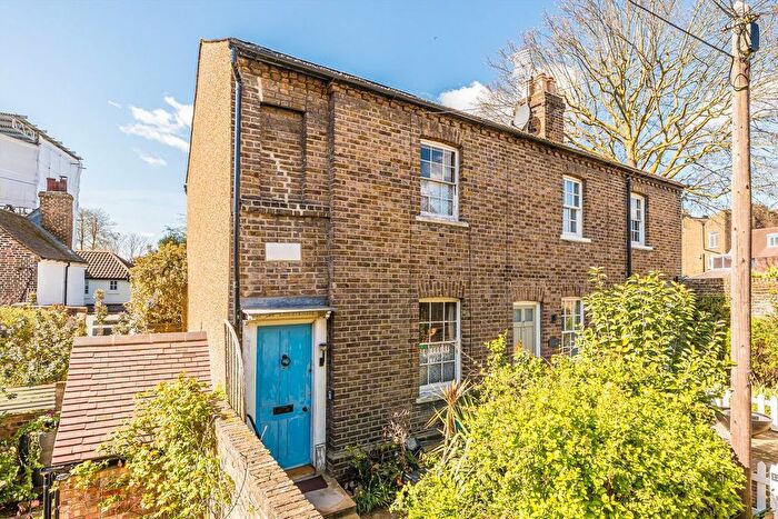 2 Bedroom Property For Sale In The Embankment, Twickenham, TW1