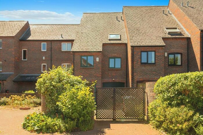 4 Bedroom Town House To Rent In Dale Close, Oxford, OX1