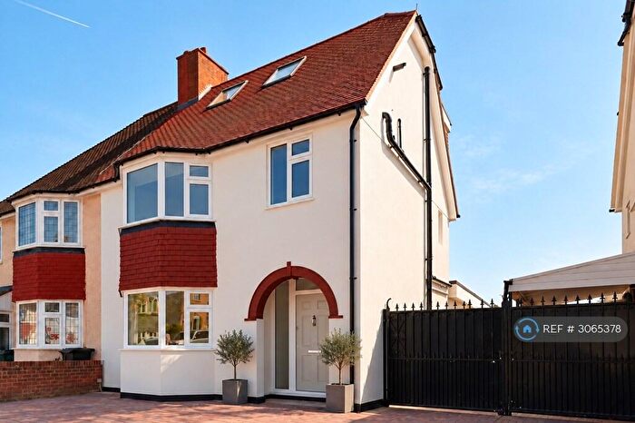 4 Bedroom Semi Detached House To Rent In Roseberry Gardens, Dartford, DA1