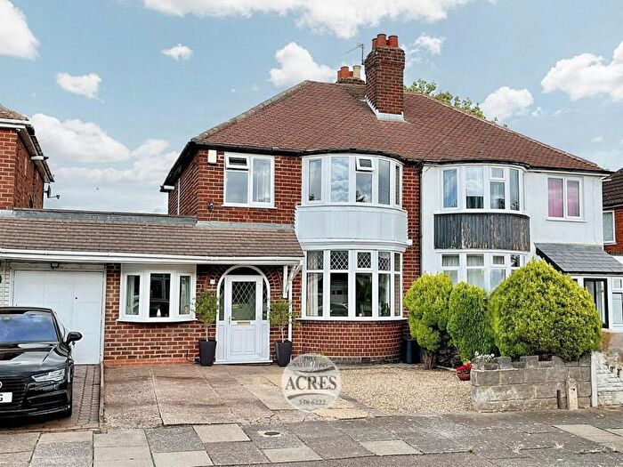 3 Bedroom Semi-Detached House For Sale In Yateley Avenue, Great Barr, Birmingham, B42