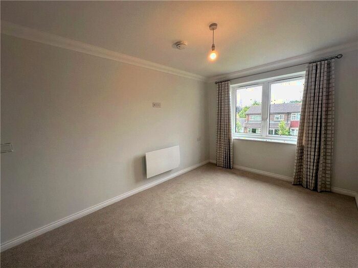 1 Bedroom Flat For Sale In Crookham Road, Fleet, GU51