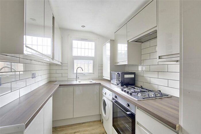 3 Bedroom Apartment To Rent In Chestnut Grove, SW12