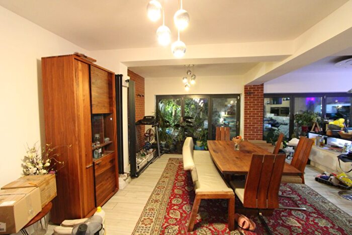 5 Bedroom End Of Terrace House To Rent In Southwood Drive, Surbiton, KT5