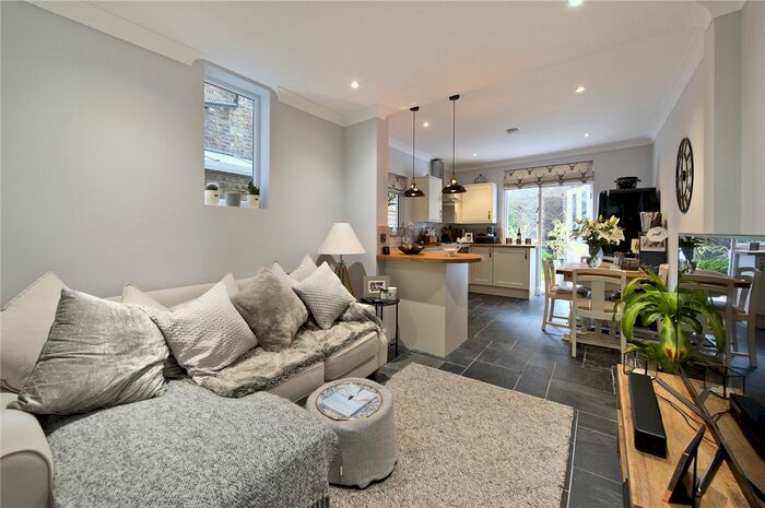 2 Bedroom Flat To Rent In Mirabel Road, Fulham, SW6