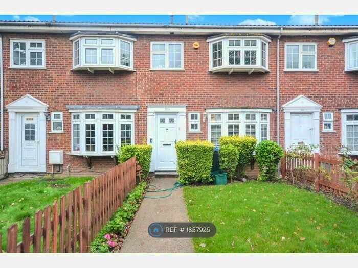 3 Bedroom Terraced House To Rent In Grand Drive, London, SW20
