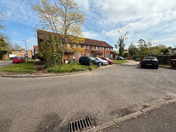 1 Bedroom Maisonette To Rent In Oakcroft Close, Pinner, HA5