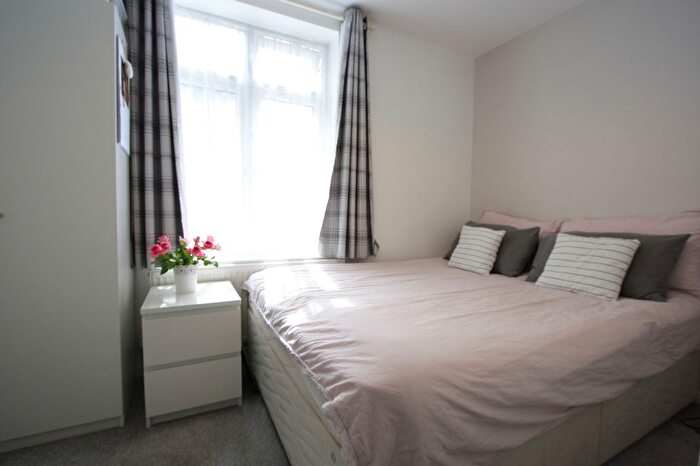 2 Bedroom End Of Terrace House To Rent In Boxley Road, Morden, SM4
